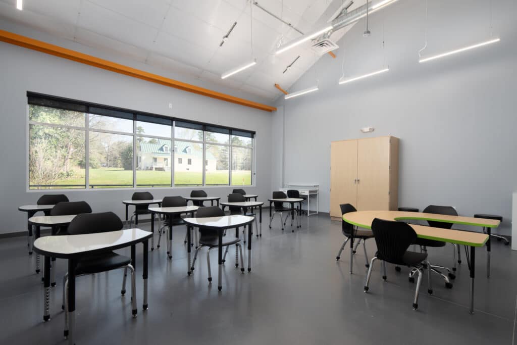 Classroom photo wide shot at Spiritos School